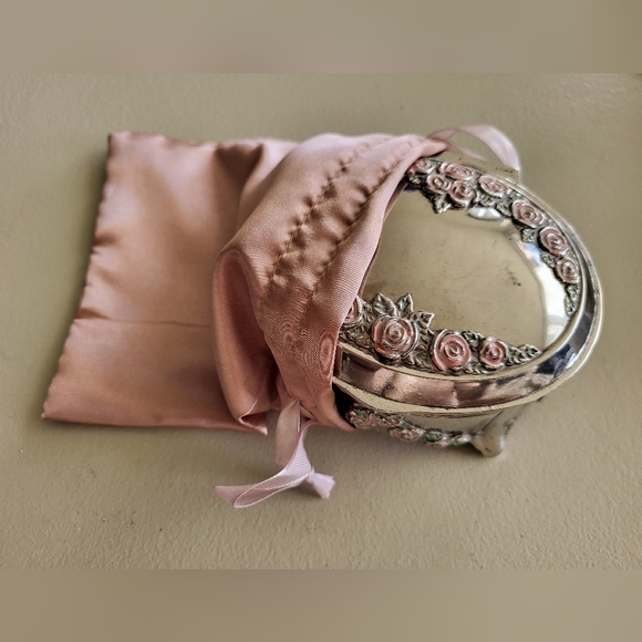 Vintage Silver-Tone Rose Trinket Box with Red Velour Lining - Picture 8 of 8